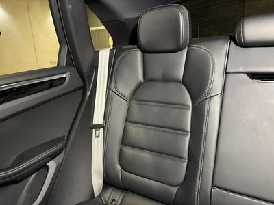 2025 Porsche MACAN thumbnail 30