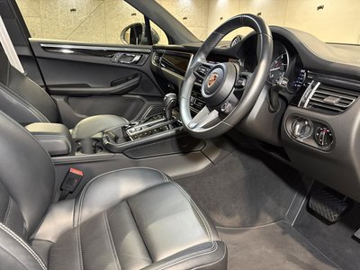 2025 Porsche MACAN thumbnail 19
