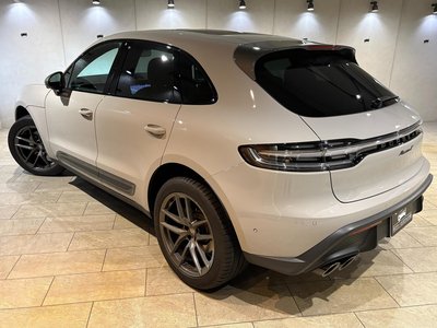 2025 Porsche MACAN thumbnail 17