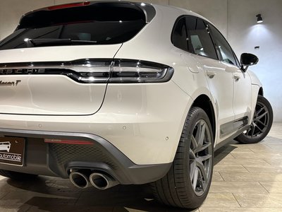 2025 Porsche MACAN photo 16