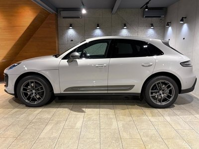 2025 Porsche MACAN photo 13