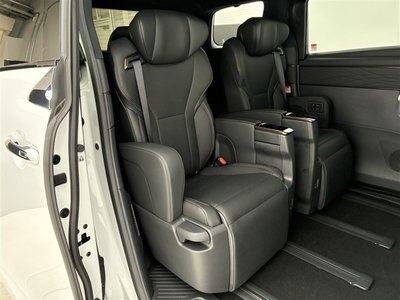 صورة 40 لـ 2026 Toyota ALPHARD