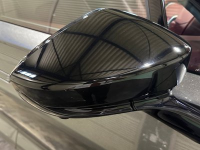 صورة مصغرة 30 لـ 2021 Aston Martin DBX