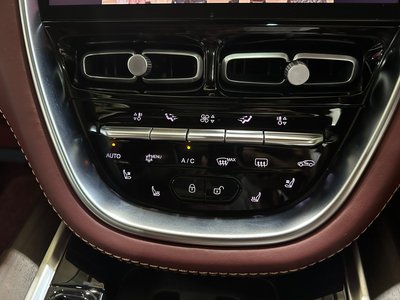 صورة مصغرة 11 لـ 2021 Aston Martin DBX