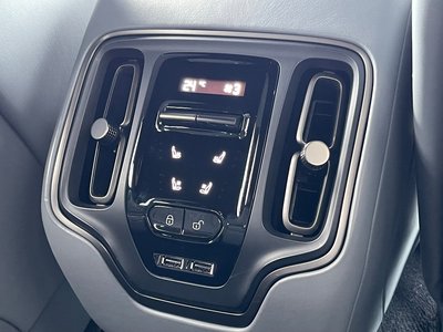 2021 Aston Martin DBX 照片 29