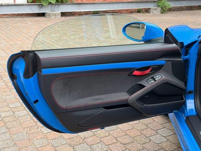 2023 Porsche 718 SPYDER thumbnail 28