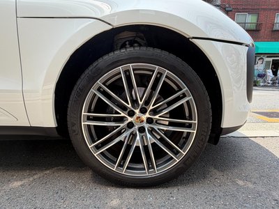 2023 Porsche MACAN thumbnail 31