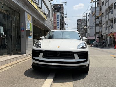 2023 Porsche MACAN photo 2