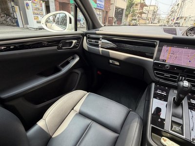 2023 Porsche MACAN photo 14