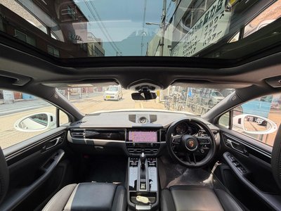 2023 Porsche MACAN photo 12