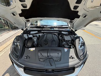 2023 Porsche MACAN thumbnail 35
