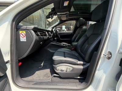 2023 Porsche MACAN thumbnail 27