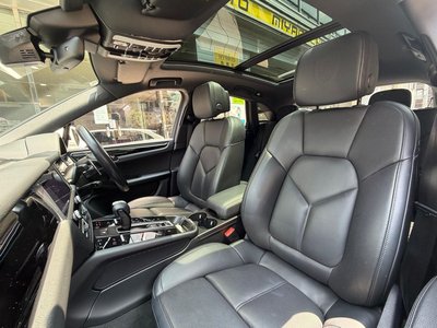 2023 Porsche MACAN thumbnail 28