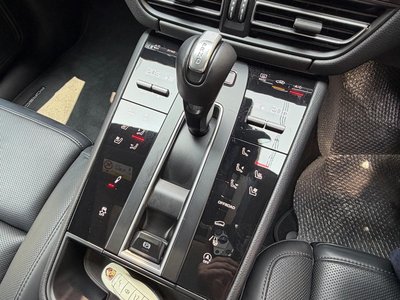 2023 Porsche MACAN thumbnail 24