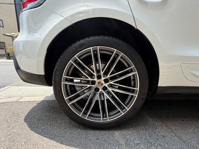 2023 Porsche MACAN thumbnail 32