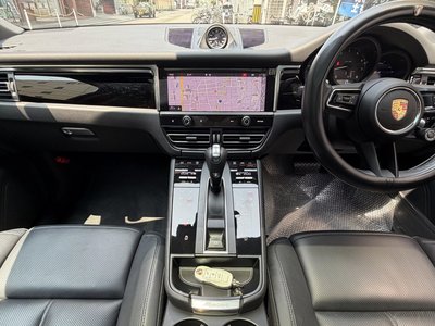 2023 Porsche MACAN photo 13