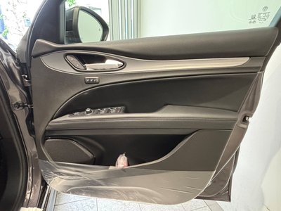صورة 28 لـ 2025 ALFA Romeo STELVIO