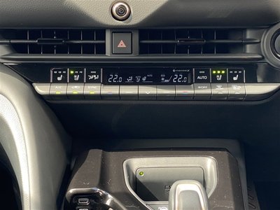 صورة 30 لـ 2025 Toyota CROWN ESTATE