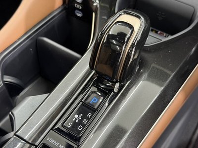 2025 Toyota CROWN ESTATE thumbnail 37