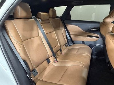 2025 Toyota CROWN ESTATE photo 12