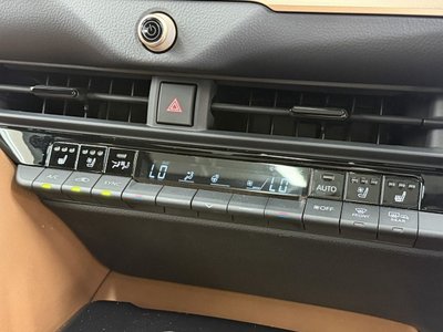 2025 Toyota CROWN ESTATE thumbnail 39