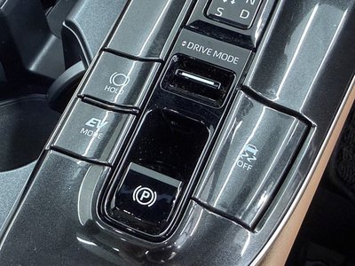 2025 Toyota CROWN ESTATE thumbnail 38