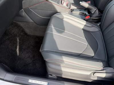 صورة 38 لـ 2024 Lexus LBX