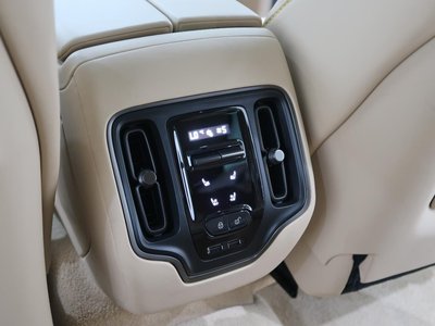 صورة مصغرة 49 لـ 2023 Aston Martin DBX
