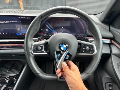 2025 BMW 5 SERIES — фото 9
