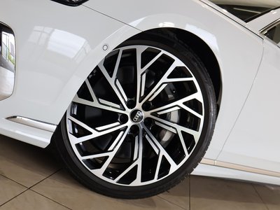 2022 AUDI A8 thumbnail 17