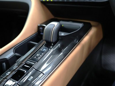 صورة 28 لـ 2023 Toyota CROWN SPORT