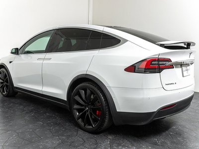 صورة 28 لـ 2017 Tesla MODEL X