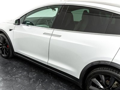 صورة 30 لـ 2017 Tesla MODEL X