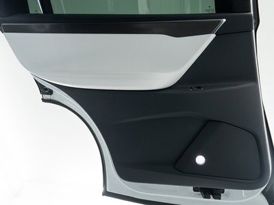 صورة 48 لـ 2017 Tesla MODEL X
