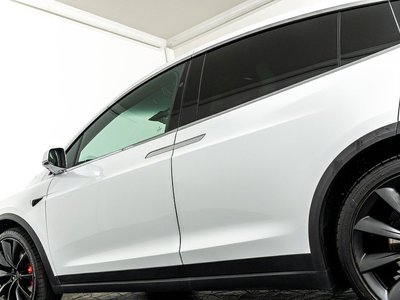 صورة 31 لـ 2017 Tesla MODEL X