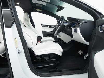 صورة 37 لـ 2017 Tesla MODEL X