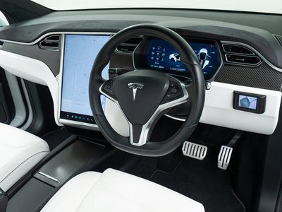 صورة 35 لـ 2017 Tesla MODEL X