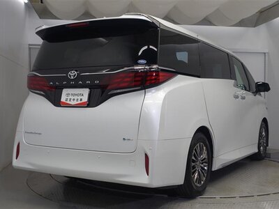 2024 Toyota ALPHARD — фото 3