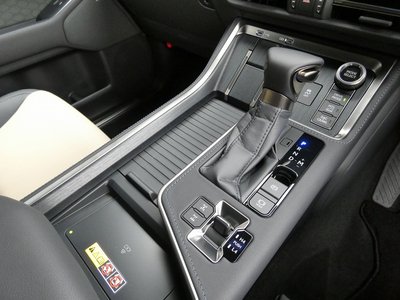 2025 Lexus GX thumbnail 24