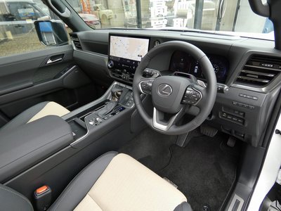 2025 Lexus GX thumbnail 18