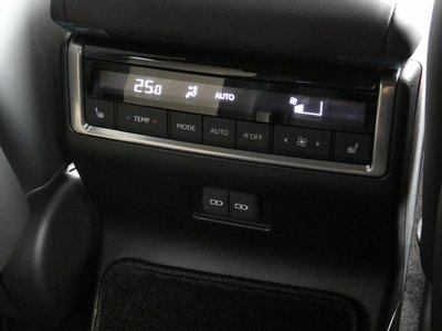 2025 Lexus GX thumbnail 36