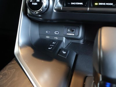 2025 Lexus LX thumbnail 42