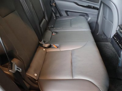 2025 Lexus LX thumbnail 26