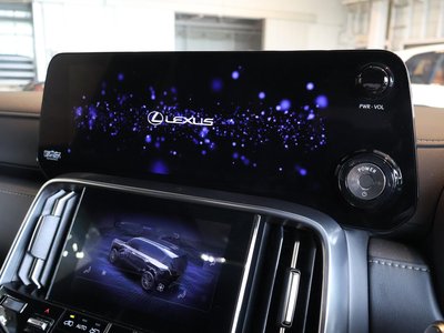 2025 Lexus LX thumbnail 32
