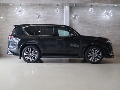 2025 Lexus LX photo 8