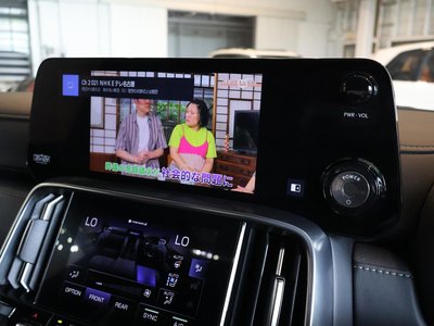 2025 Lexus LX thumbnail 35