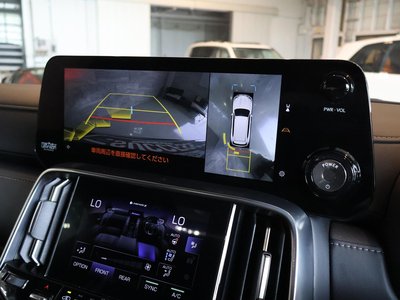 2025 Lexus LX thumbnail 33