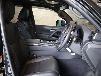 2025 Lexus LX photo 11