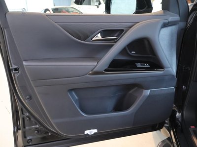 2025 Lexus LX thumbnail 23