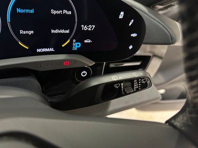 2023 Porsche TAYCAN — миниатюра 35